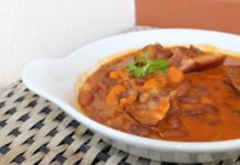 Csoda finom paradicsomos babfőzelék füstölt hússal és kolbásszal! Laktató falatok!