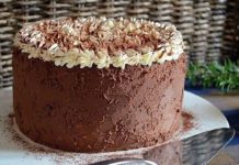 Mascarponés krémtorta csokoládés habbal, még a tányért is kinyaltuk utána!