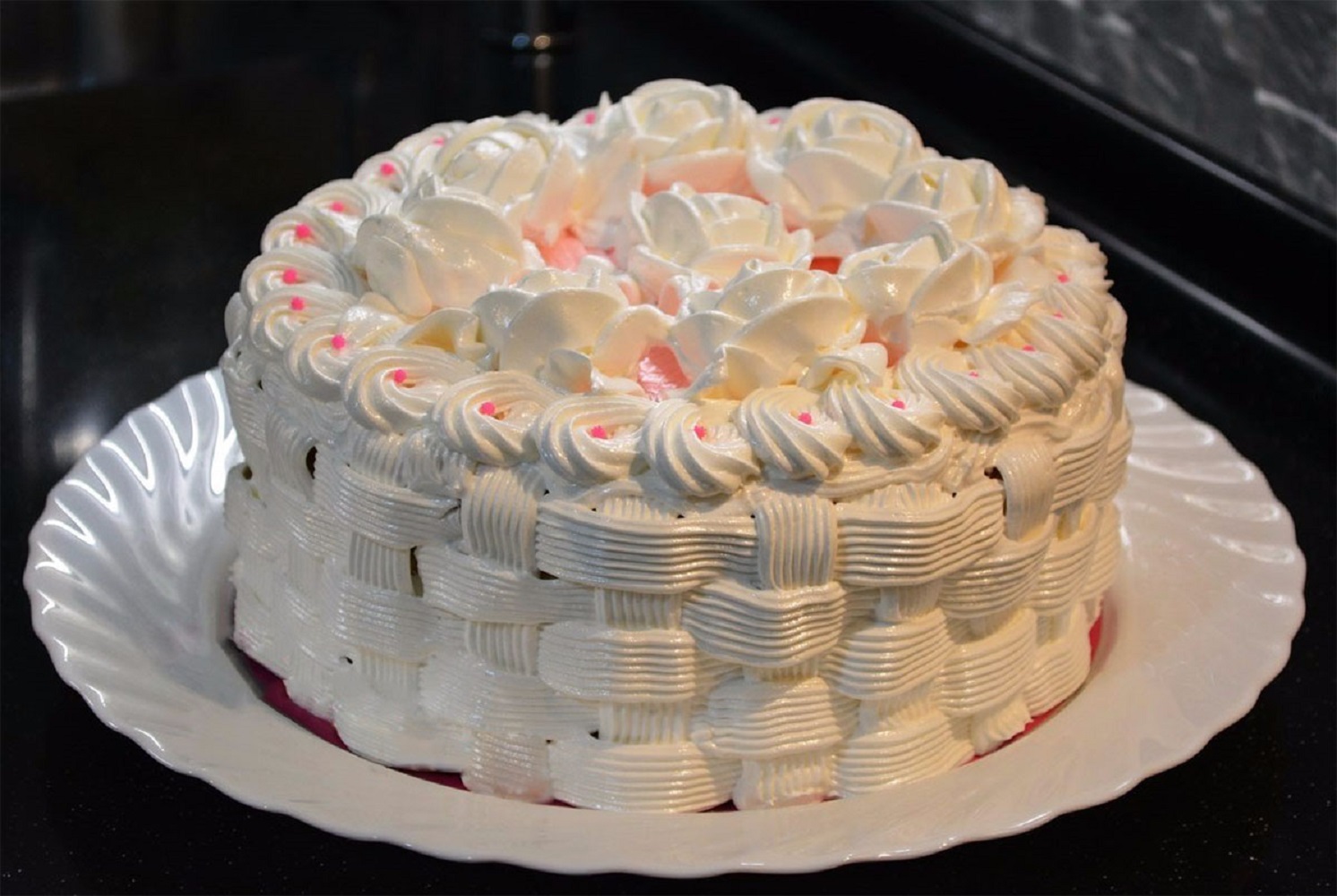 Фото кремовых тортов. Украшение торта. Украшение торта кремом. Кремовое украшение торта. Белковый торт.
